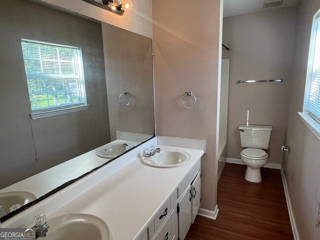 Building Photo - 105 Driftwood Ct