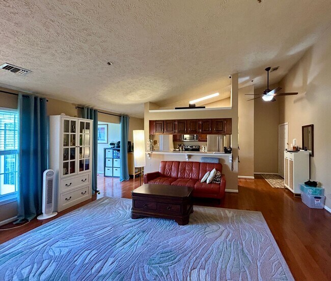 Building Photo - Charming Top-Floor Condo in Laurel Lakes –...