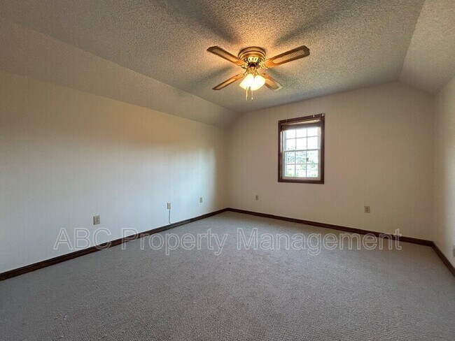 Building Photo - 4084 N Lexington Ln