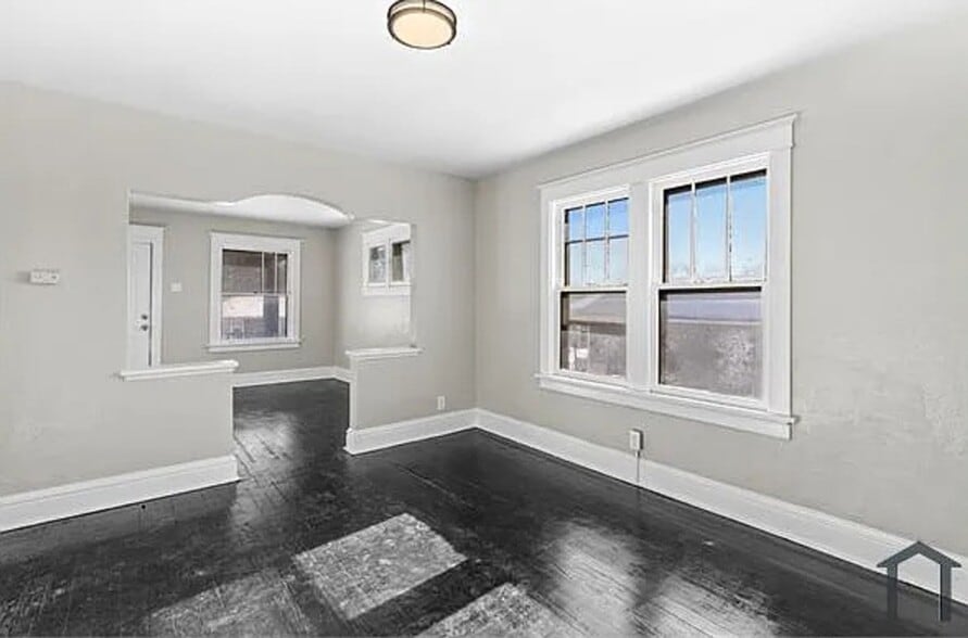 Building Photo - 5415 Hamilton Ave