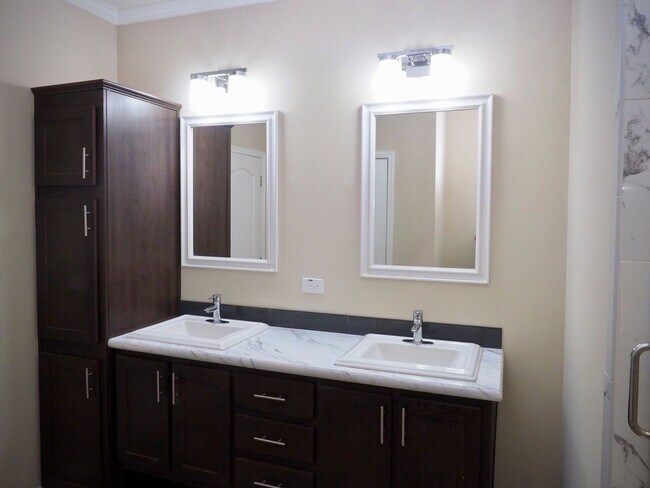 Building Photo - Charming Country Three-Bedroom Two-Bathroo...