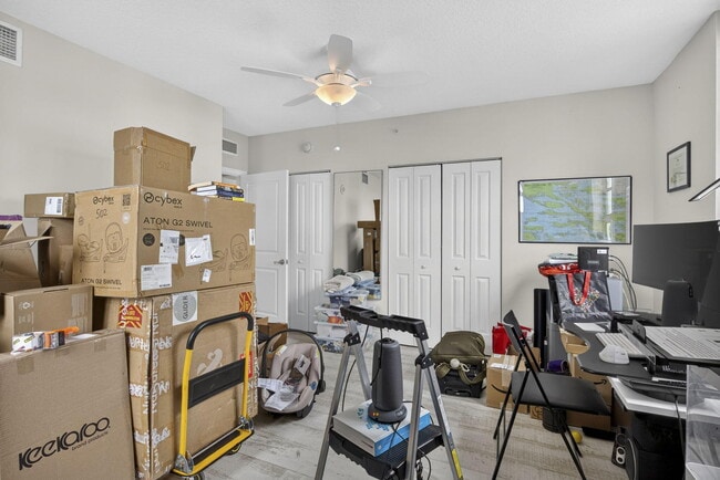 Building Photo - 403 S Sapodilla Ave