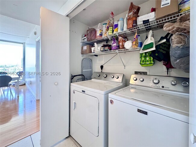Building Photo - 2775 NE 187th St