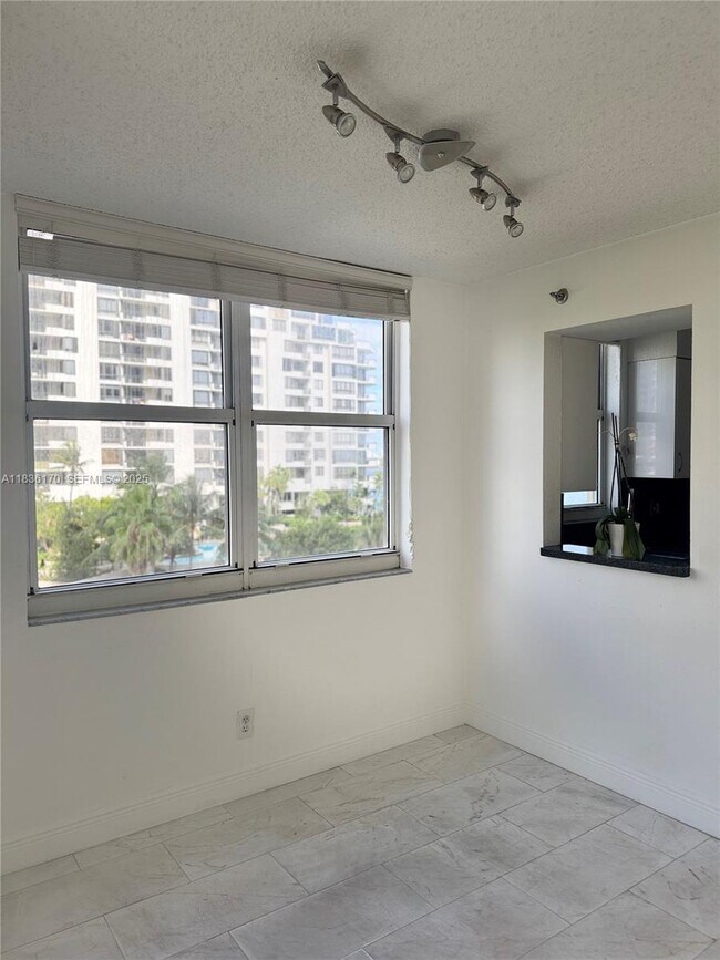 Building Photo - 770 Claughton Island Dr