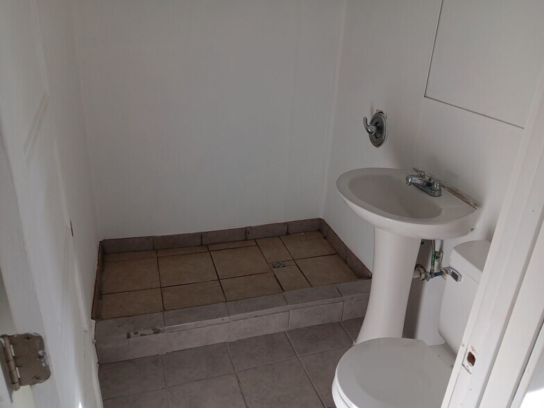 Building Photo - 803 Bowden St