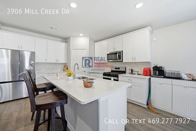 Building Photo - 3906 Ml Crk Dr