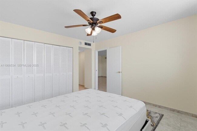 Building Photo - 1833 S Ocean Dr