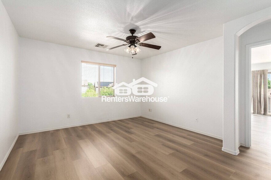 Building Photo - 14601 W Port Royale Ln