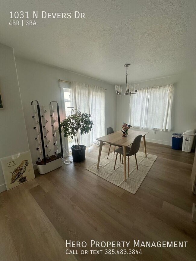 Building Photo - 1031 Devers Dr