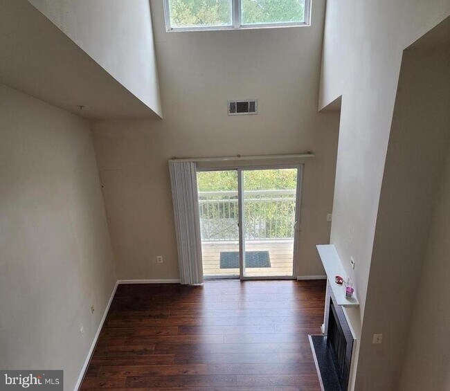 Building Photo - 2791 Centerboro Dr