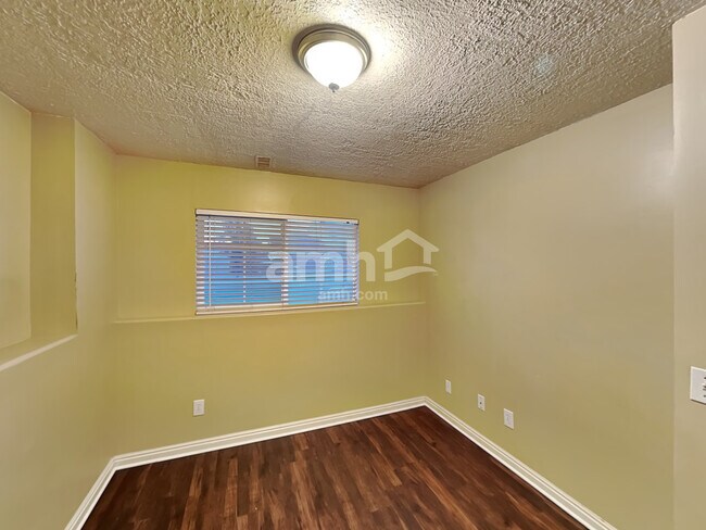 Building Photo - 948 W 1400 N