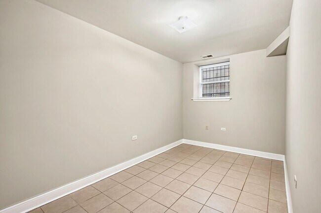 Building Photo - 4851 S Prairie Ave | Jim Sears