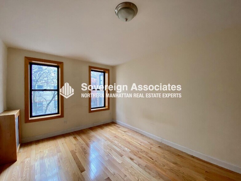 Building Photo - 609 W 196th St