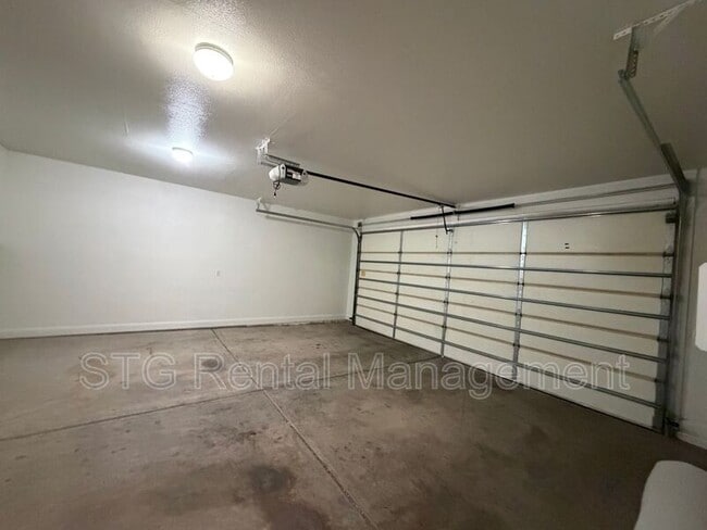 Building Photo - 449 W 500 N