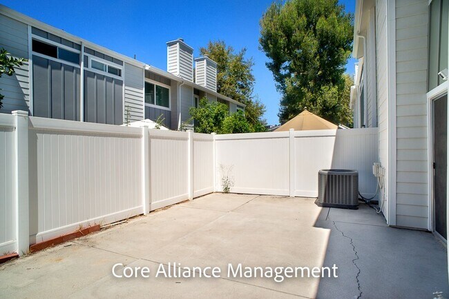 Building Photo - 18200 Andrea Cir S