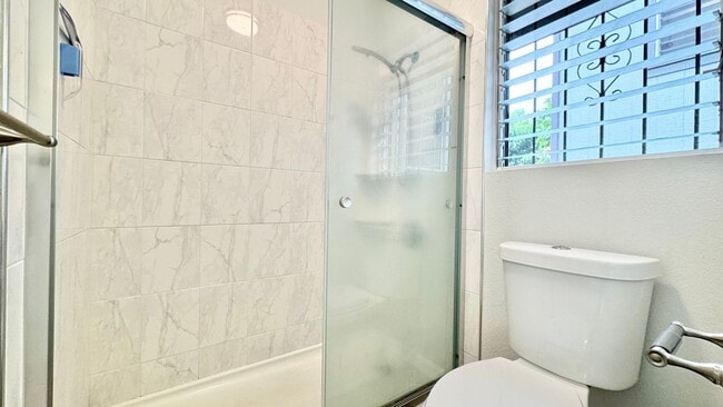 Building Photo - UPDATED 3 BEDROOM WITH 2 CAR GARAGE IN AIEA