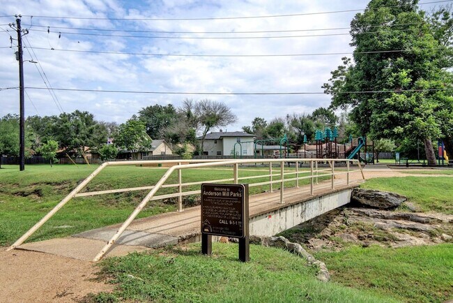 Building Photo - 10305 Caracara Dr