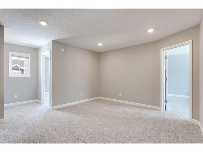 Building Photo - 1142 Middlefield Rd