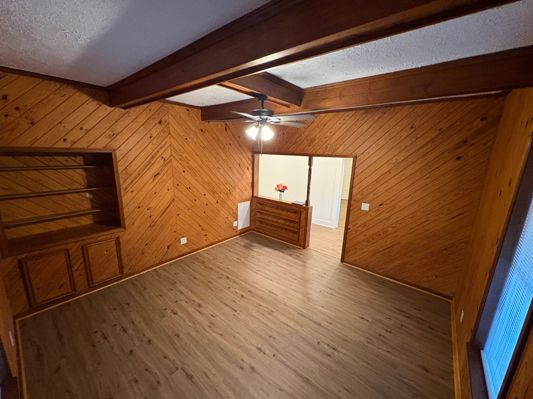 Building Photo - 409 Lilly Ave
