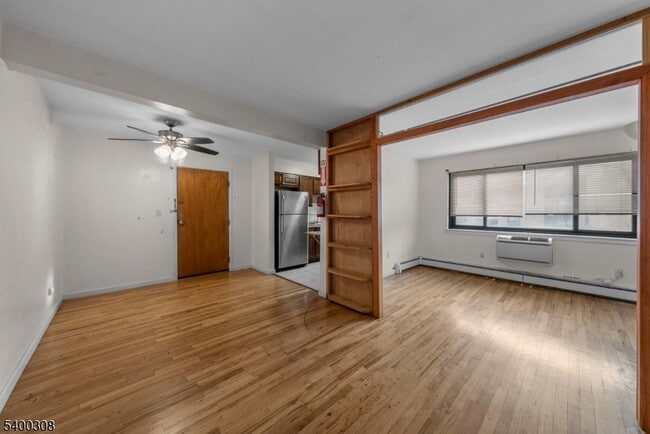 Building Photo - 401 US-22