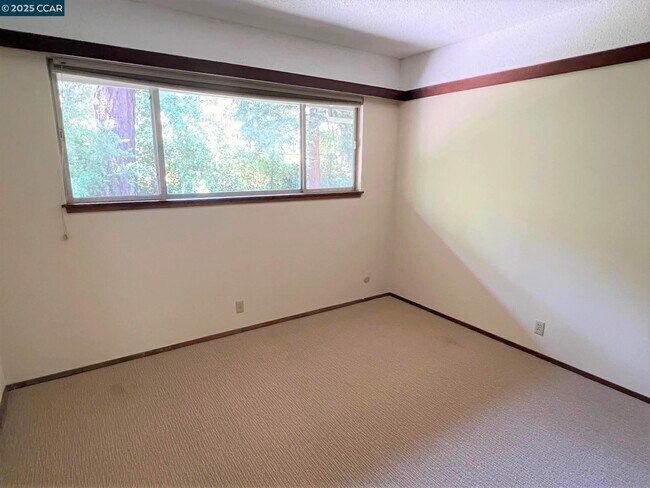 Building Photo - 67 Brookwood Rd