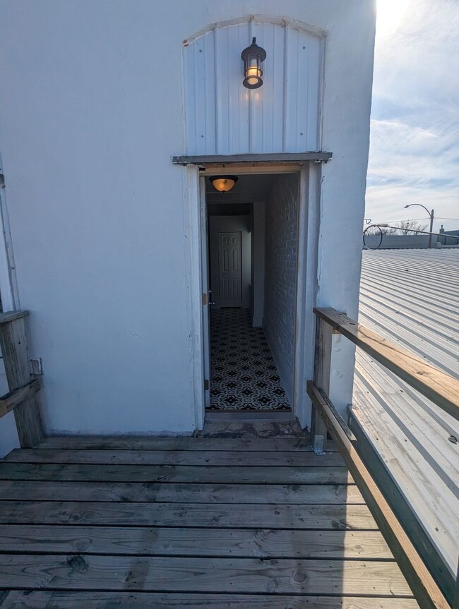 Building Photo - 123 W Moniteau St