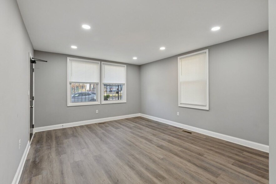 Building Photo - 405 34th St SE