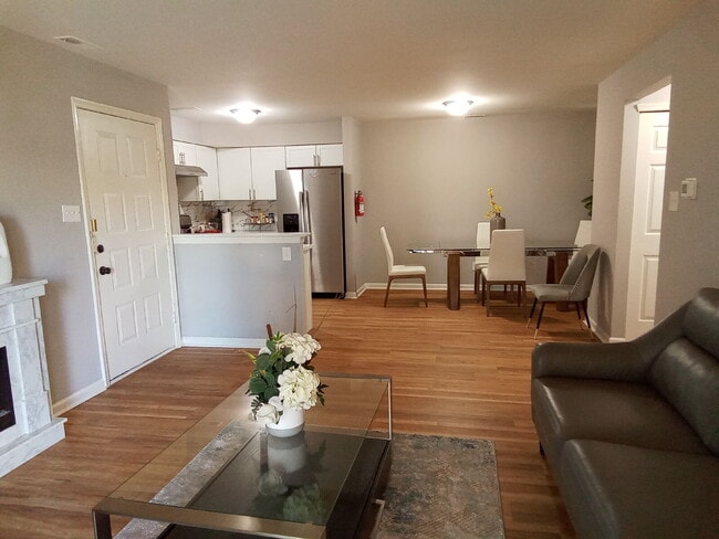 Building Photo - Villages at Berkley - Two bedroom two bath...