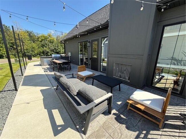 Building Photo - 18928 73rd Ave N