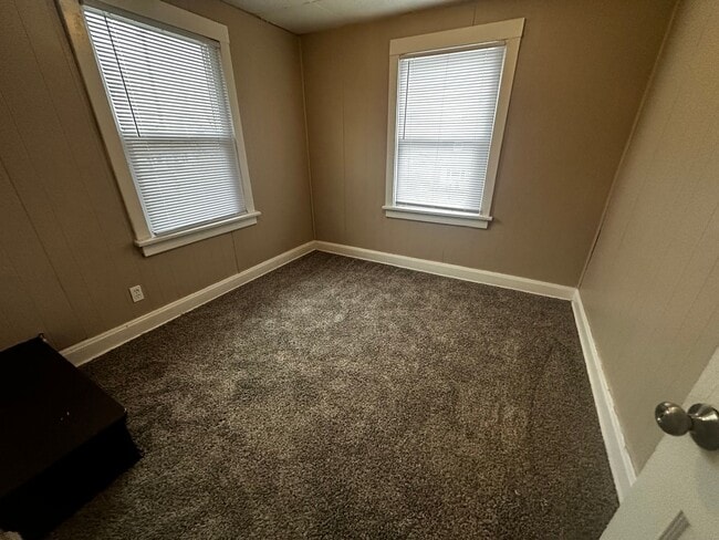 Building Photo - 3 Bedroom Home in Gary