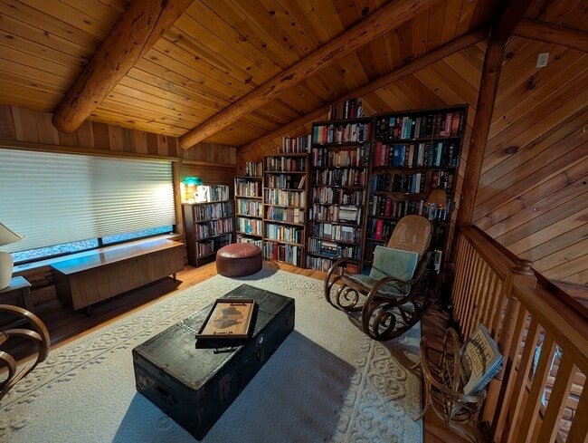 Building Photo - 7312 E Evans Creek Rd