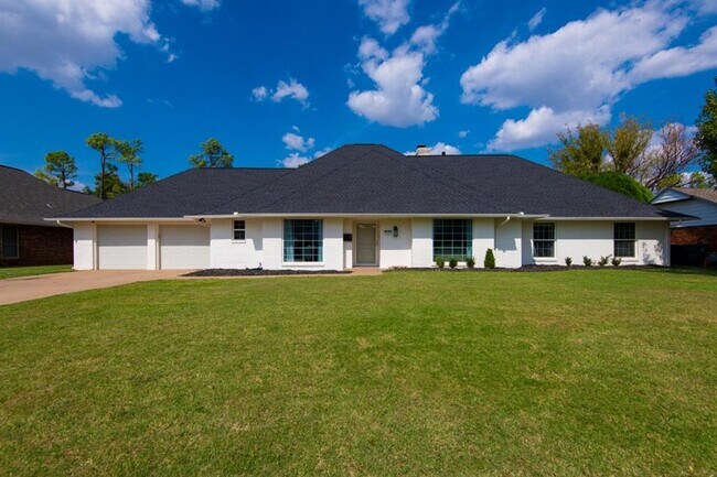 Building Photo - 3025 Regency Ct