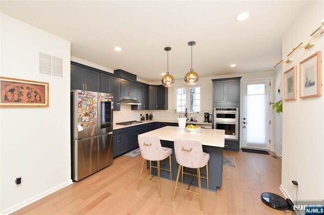 Building Photo - 60 Litchfield Ln