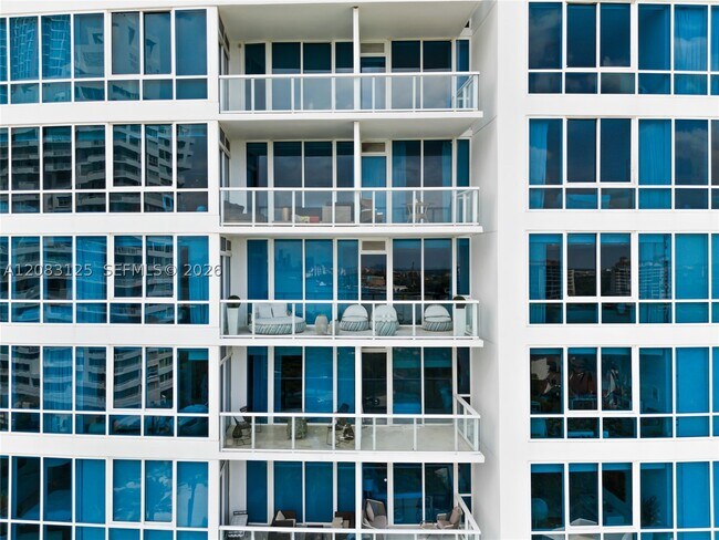 Building Photo - 100 South Pointe Dr