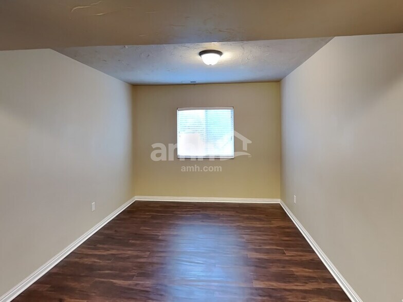 Building Photo - 917 Longleaf Dr