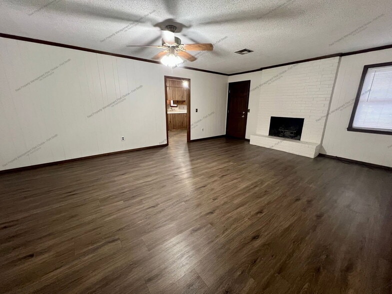 Building Photo - 102 Beta Cir