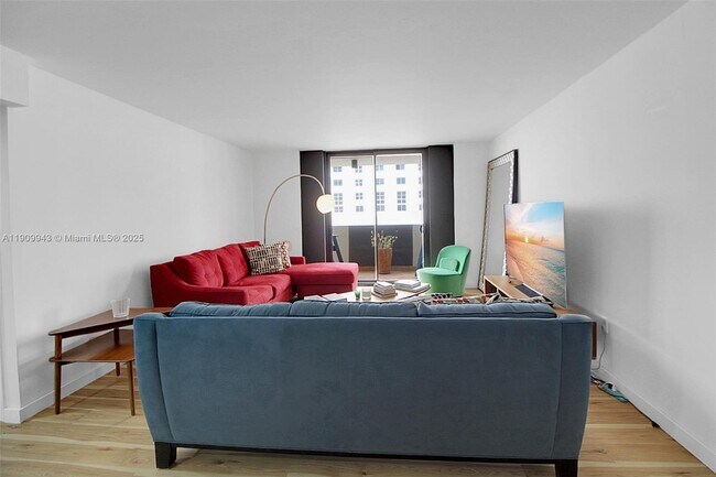 Building Photo - 1621 Collins Ave