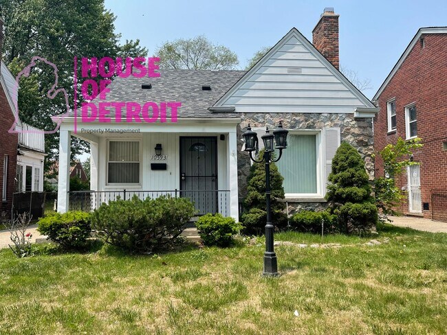 Primary Photo - 3 BEDROOM 1 BATH BUNGALOW FREE PRE-SCREEN