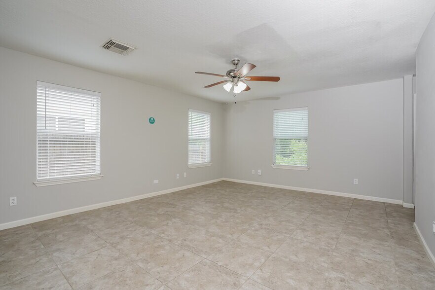 Building Photo - 2823 Cypress Island Dr