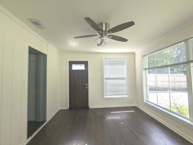 Building Photo - 2055 Magnolia Rd