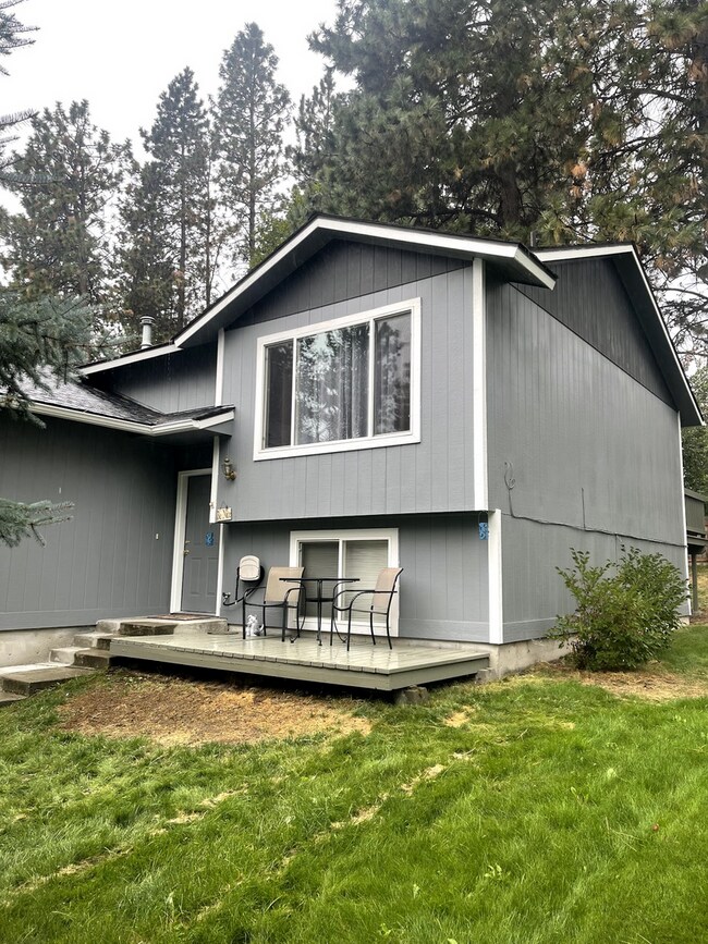 Building Photo - Riverside Harbor Two Story Home