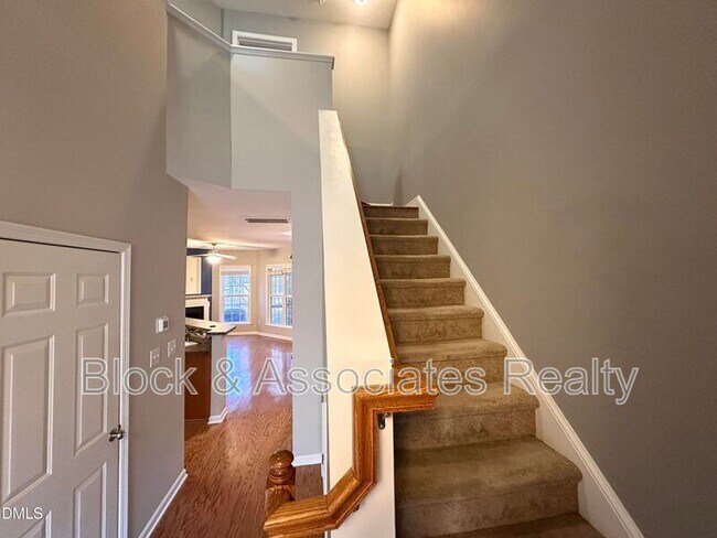 Building Photo - 27 Great View Ct