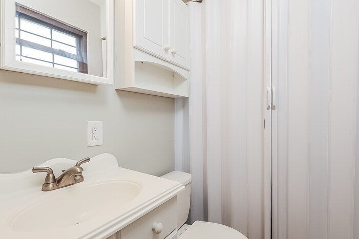 Building Photo - 1886 Florida Dr