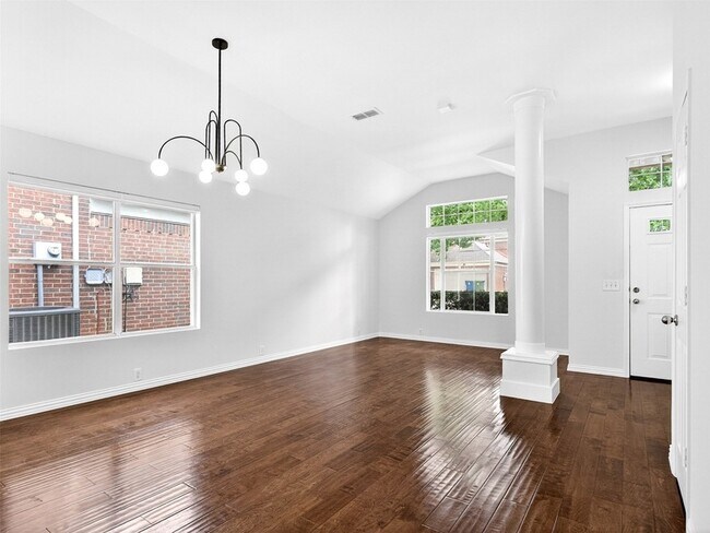 Building Photo - 1817 Newton Dr