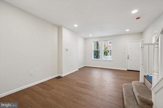 Building Photo - 2318 Fernon St