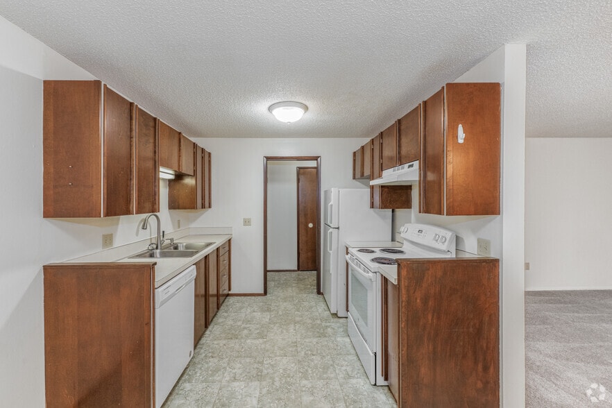 2BR, 1BA - 1,024 - Kitchen - White House Apartments