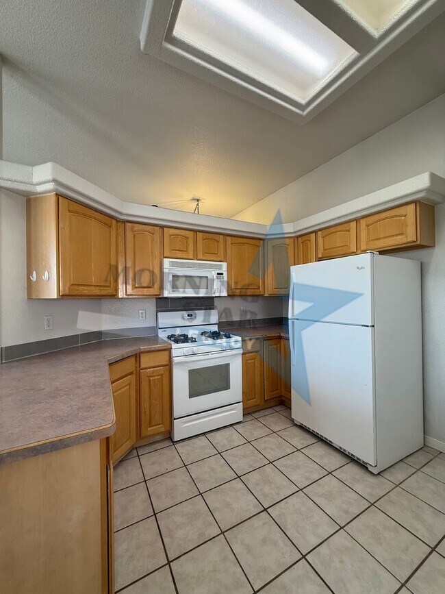 Building Photo - Spacious 3-Bedroom Home Off Roadrunner!