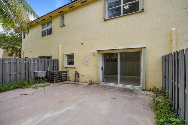 Building Photo - 4129 NE 26th St