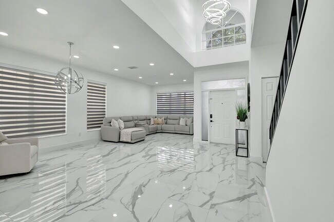 Building Photo - 10872 Tamoron Ln