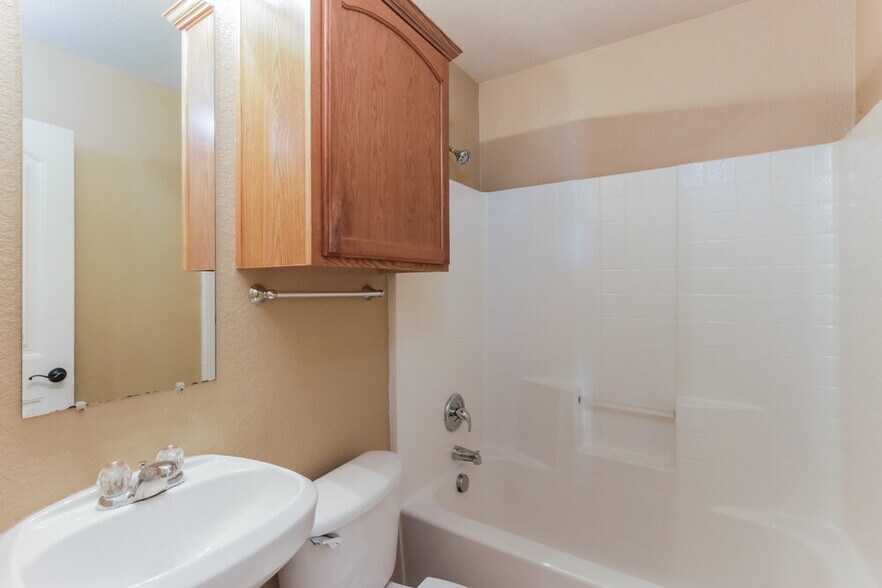 Building Photo - 762 Mission Ln